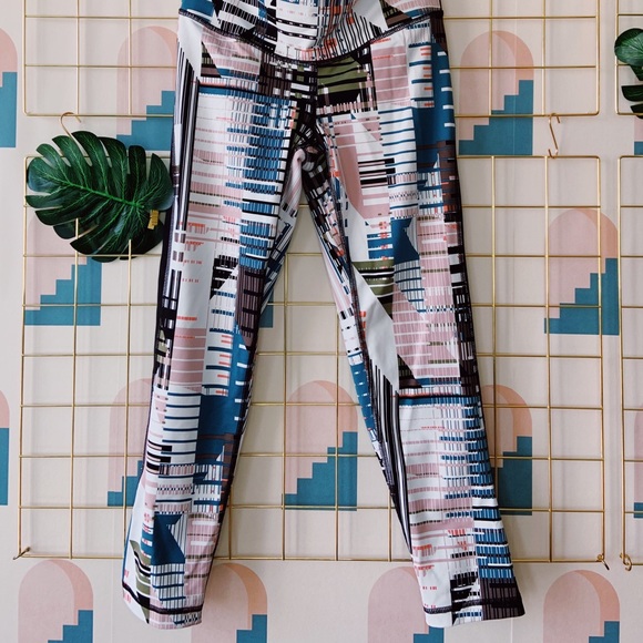 Victoria Secret Sport, geometric printed leggings - Picture 2 of 4